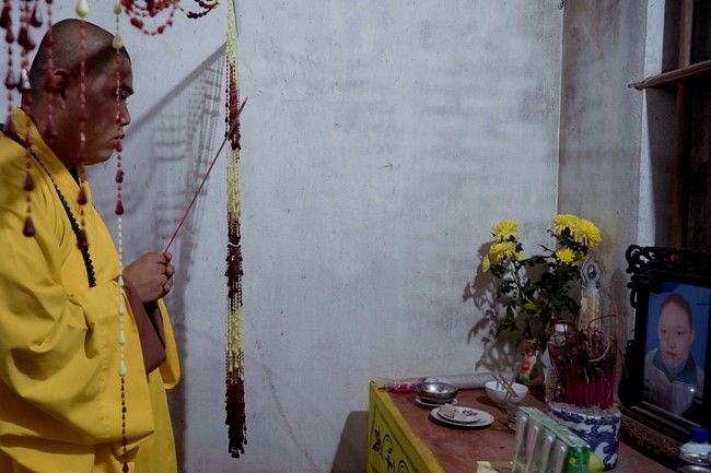 Charity trip on the occasion of Buddha's Birthday of Dong Cao pagoda