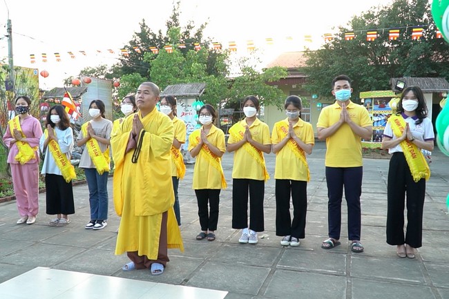 Charity trip on the occasion of Buddha's Birthday of Dong Cao pagoda