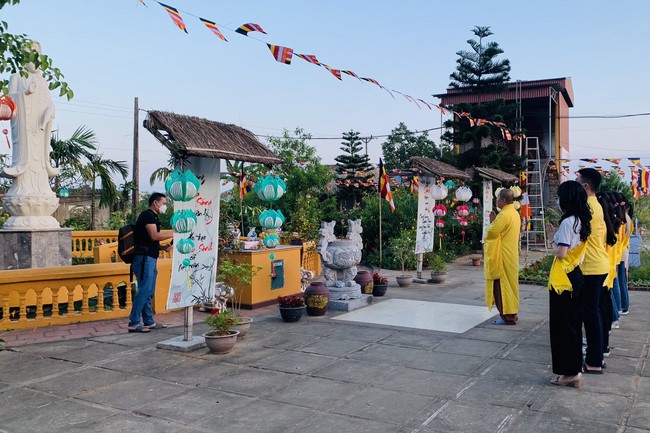 Charity trip on the occasion of Buddha's Birthday of Dong Cao pagoda