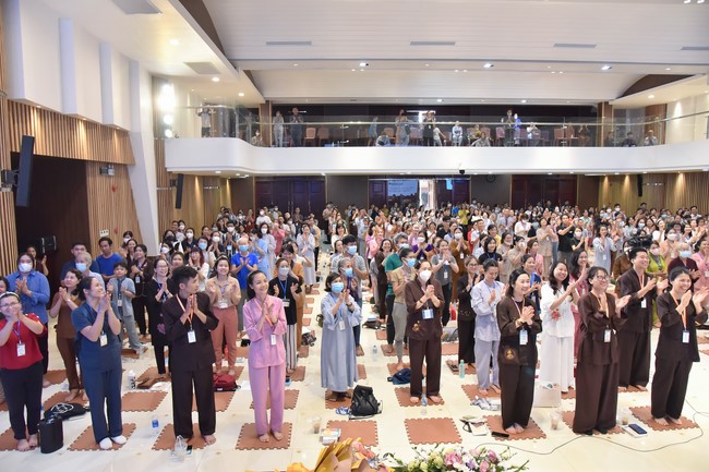 Khóa thiền “Có Mặt Cho Nhau” – Thầy Pháp Nhật