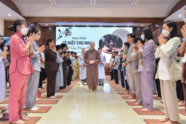 Khóa thiền “Có Mặt Cho Nhau” – Thầy Pháp Nhật