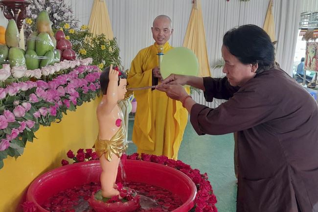 The Buddha's Great Birthday Ceremony at  Cambodia Hoang Phap Pagoda