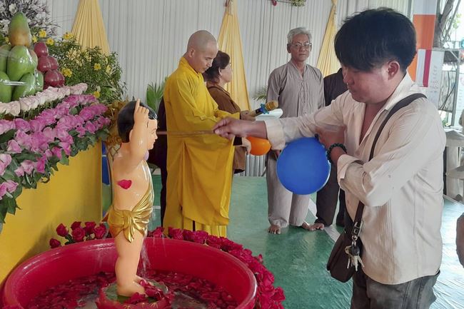 The Buddha's Great Birthday Ceremony at  Cambodia Hoang Phap Pagoda