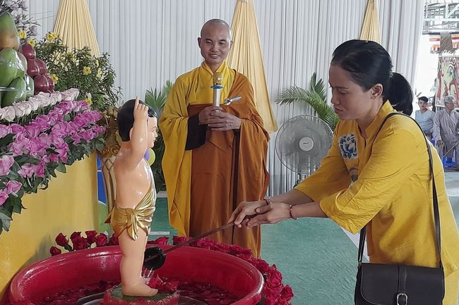 The Buddha's Great Birthday Ceremony at  Cambodia Hoang Phap Pagoda