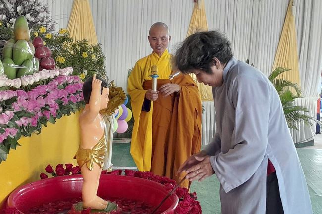The Buddha's Great Birthday Ceremony at  Cambodia Hoang Phap Pagoda