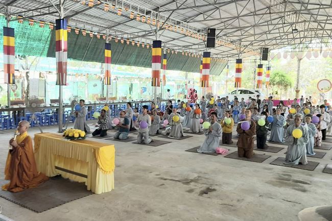 The Buddha's Great Birthday Ceremony at  Cambodia Hoang Phap Pagoda