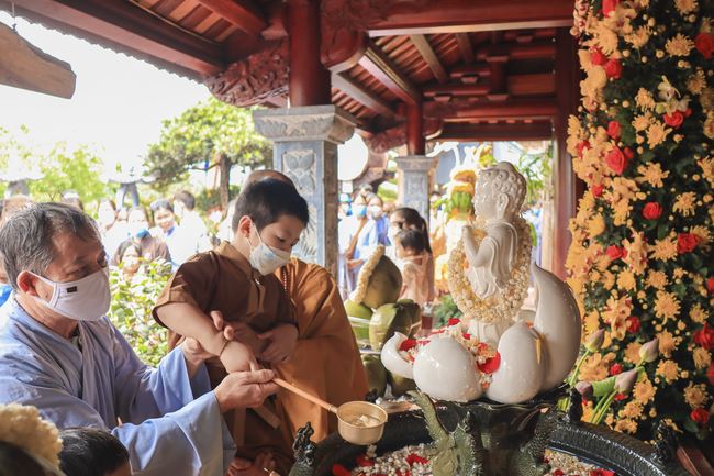 Buddha bathing ceremony - Opening of the Buddha's Birthday week at Hoa Phuc Pagoda