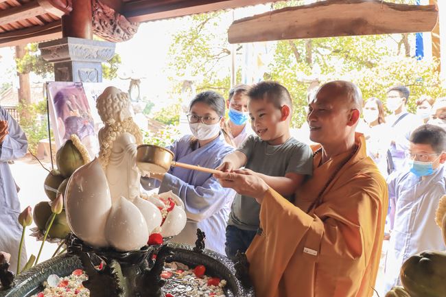 Buddha bathing ceremony - Opening of the Buddha's Birthday week at Hoa Phuc Pagoda
