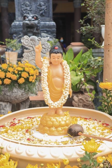 Buddha bathing ceremony - Opening of the Buddha's Birthday week at Hoa Phuc Pagoda