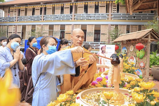 Buddha bathing ceremony - Opening of the Buddha's Birthday week at Hoa Phuc Pagoda