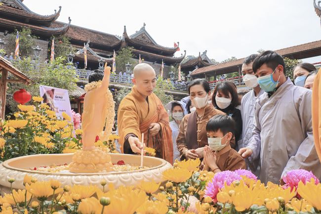 Buddha bathing ceremony - Opening of the Buddha's Birthday week at Hoa Phuc Pagoda