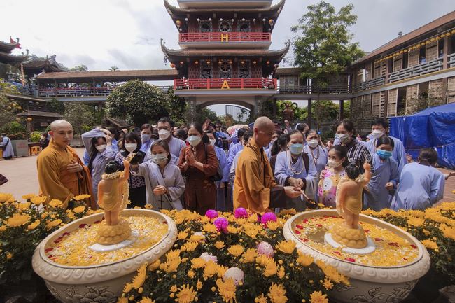 Buddha bathing ceremony - Opening of the Buddha's Birthday week at Hoa Phuc Pagoda