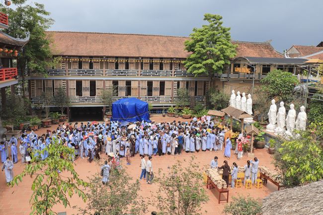 Buddha bathing ceremony - Opening of the Buddha's Birthday week at Hoa Phuc Pagoda
