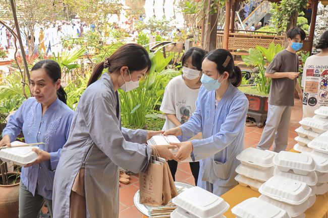 Buddha bathing ceremony - Opening of the Buddha's Birthday week at Hoa Phuc Pagoda
