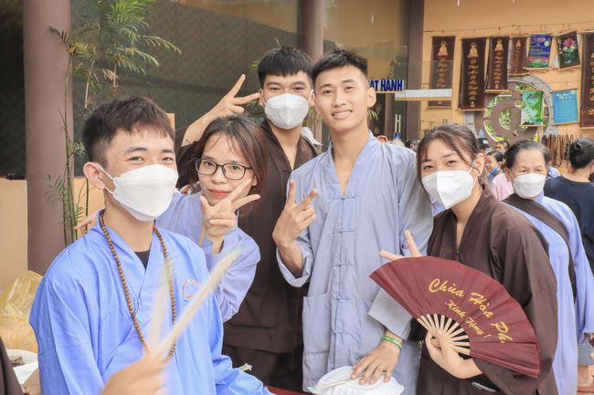Buddha bathing ceremony - Opening of the Buddha's Birthday week at Hoa Phuc Pagoda