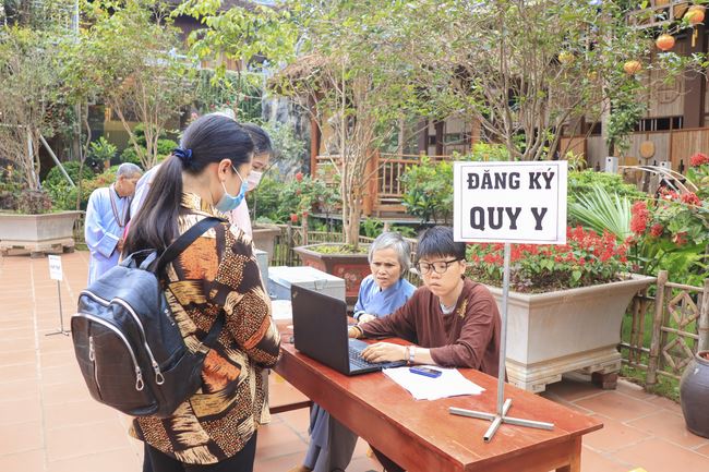 Buddha bathing ceremony - Opening of the Buddha's Birthday week at Hoa Phuc Pagoda