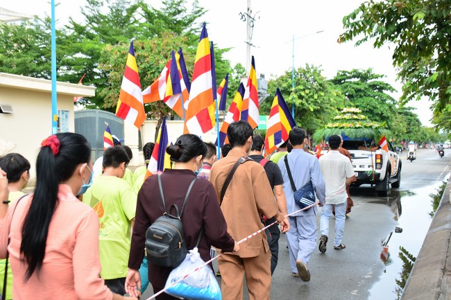 Parade of carriages decorated with flowers of Wisdom Nurturing class to welcome the Buddha's Birthday.