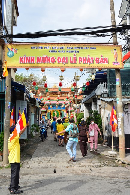 Parade of carriages decorated with flowers of Wisdom Nurturing class to welcome the Buddha's Birthday.