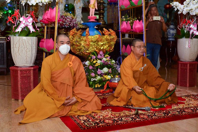 Parade of carriages decorated with flowers of Wisdom Nurturing class to welcome the Buddha's Birthday.