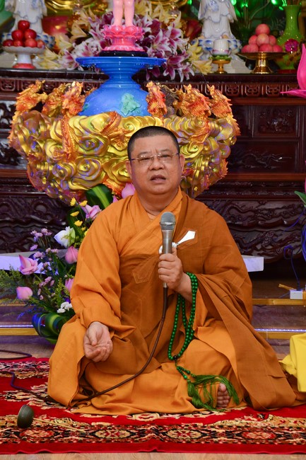 Parade of carriages decorated with flowers of Wisdom Nurturing class to welcome the Buddha's Birthday.