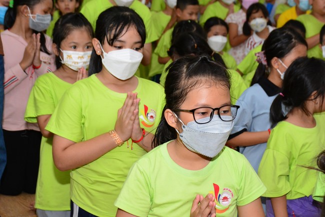 Parade of carriages decorated with flowers of Wisdom Nurturing class to welcome the Buddha's Birthday.