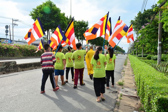 Parade of carriages decorated with flowers of Wisdom Nurturing class to welcome the Buddha's Birthday.