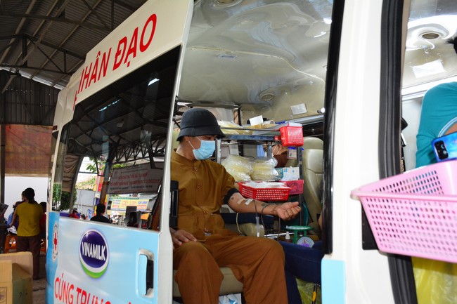 Humanitarian Blood Donation