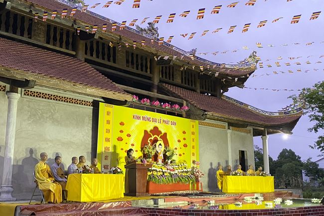 Solemnity of the Buddha's Great Birthday Ceremony at  Van Dai Phuoc Pagoda