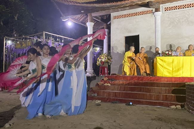 Solemnity of the Buddha's Great Birthday Ceremony at  Van Dai Phuoc Pagoda