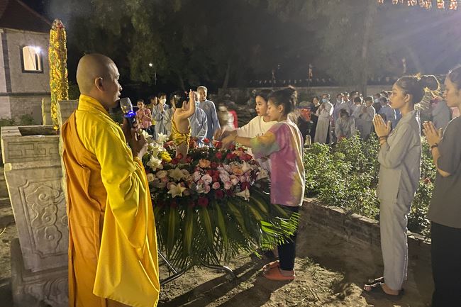 Solemnity of the Buddha's Great Birthday Ceremony at  Van Dai Phuoc Pagoda