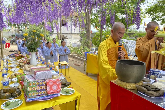 Solemnity of the Buddha's Great Birthday Ceremony at  Van Dai Phuoc Pagoda