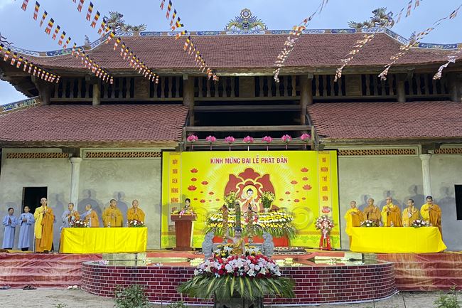 Solemnity of the Buddha's Great Birthday Ceremony at  Van Dai Phuoc Pagoda