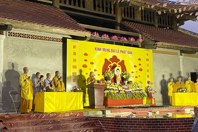 Solemnity of the Buddha's Great Birthday Ceremony at  Van Dai Phuoc Pagoda