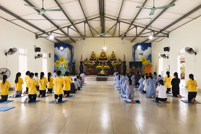 Three-Jewel Refuge Ceremony at Dong Cao Pagoda