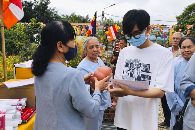Three-Jewel Refuge Ceremony at Dong Cao Pagoda