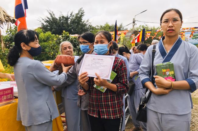 Three-Jewel Refuge Ceremony at Dong Cao Pagoda