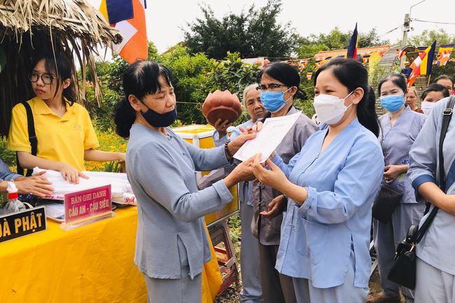 Three-Jewel Refuge Ceremony at Dong Cao Pagoda