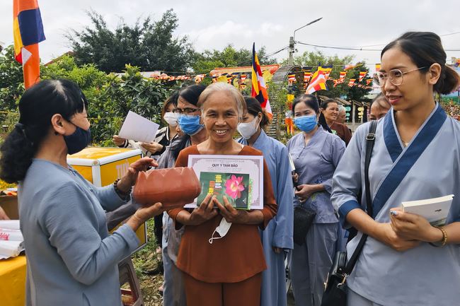 Three-Jewel Refuge Ceremony at Dong Cao Pagoda