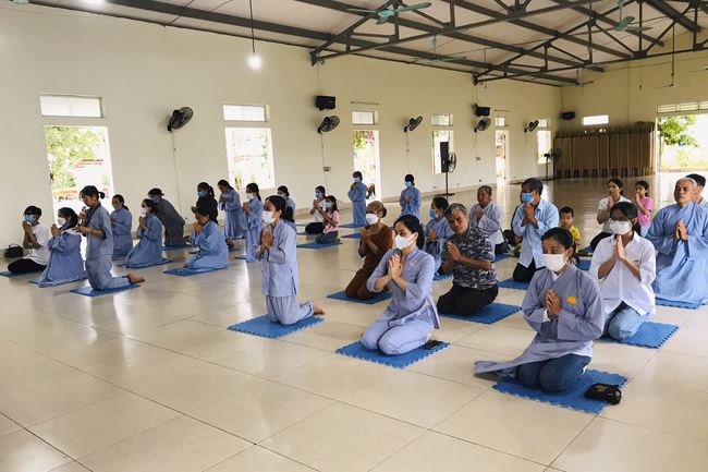 Three-Jewel Refuge Ceremony at Dong Cao Pagoda