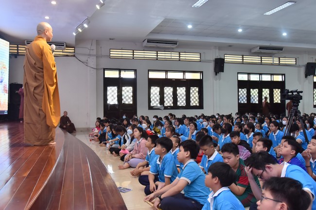The 6th Day of Huong Phap Branch 's Teenage Retreat, Cu Chi