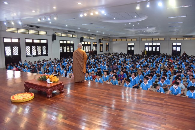 The 6th Day of Huong Phap Branch 's Teenage Retreat, Cu Chi