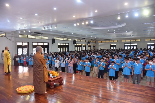The 6th Day of Huong Phap Branch 's Teenage Retreat, Cu Chi