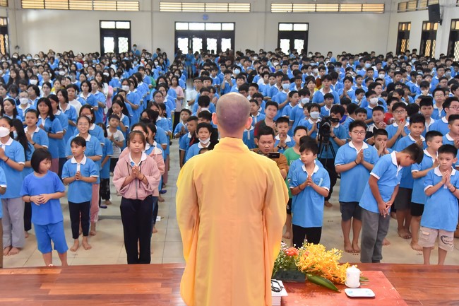The 6th Day of Huong Phap Branch 's Teenage Retreat, Cu Chi