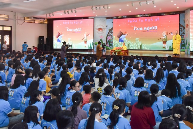 The 6th Day of Huong Phap Branch 's Teenage Retreat, Cu Chi