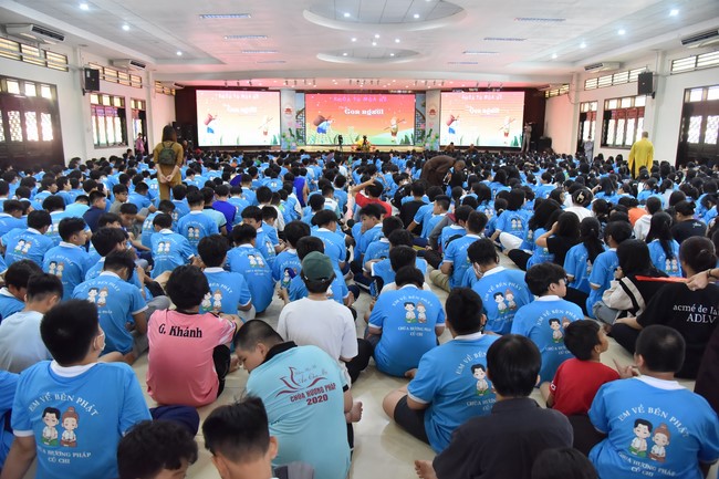 The 6th Day of Huong Phap Branch 's Teenage Retreat, Cu Chi