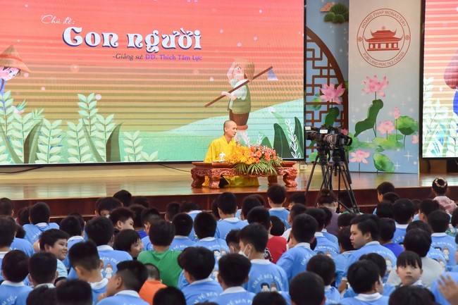 The 6th Day of Huong Phap Branch 's Teenage Retreat, Cu Chi