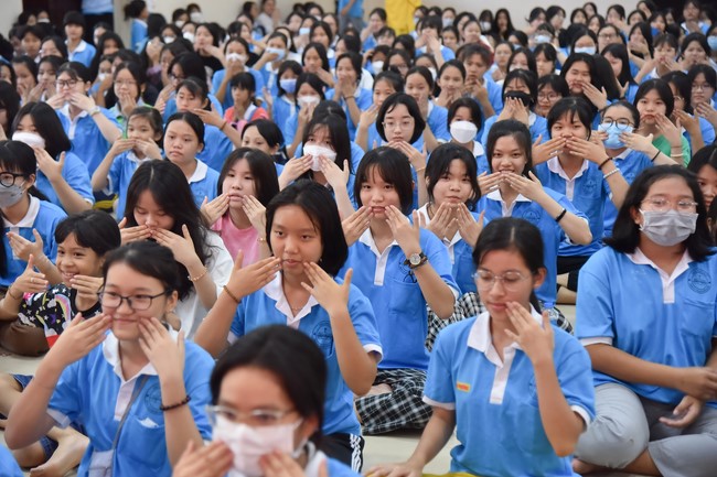 The 6th Day of Huong Phap Branch 's Teenage Retreat, Cu Chi