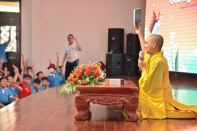 The 6th Day of Huong Phap Branch 's Teenage Retreat, Cu Chi