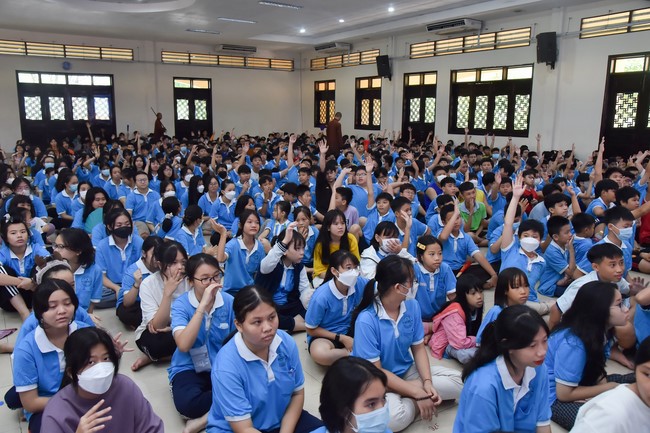 The 6th Day of Huong Phap Branch 's Teenage Retreat, Cu Chi