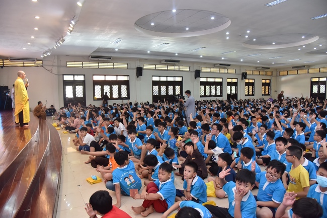 The Last Day of Huong Phap Branch 's Teenage Retreat, Cu Chi